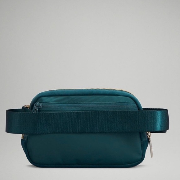 LULULEMON Everywhere Belt Bag JASPER GREEN/GOLD VELOUR 1L RARE TIK TOK Famous - Picture 12 of 14